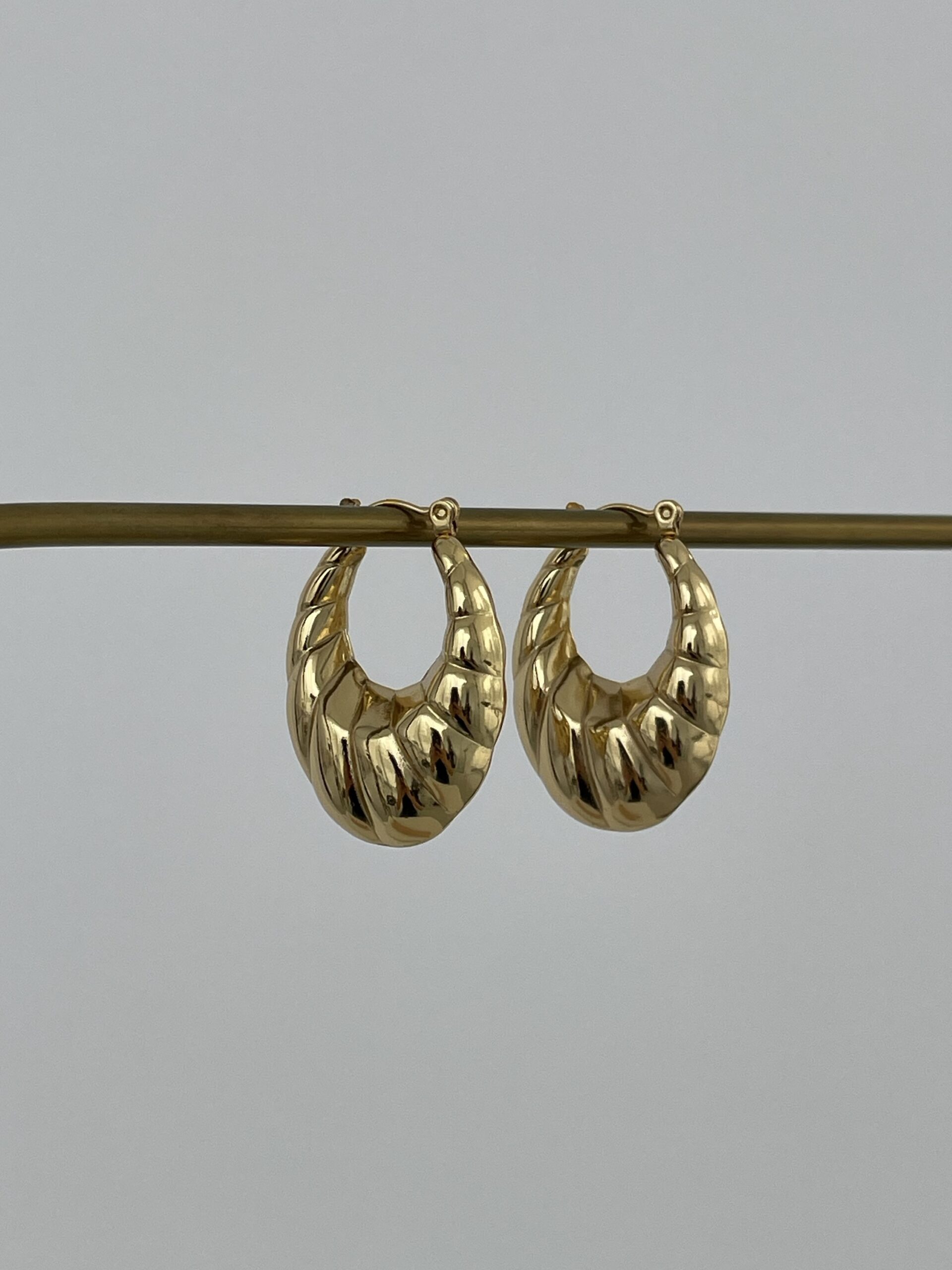 img_9805-3 Özel Seri Burgu Oval Tasarım Gold Halka Küpe