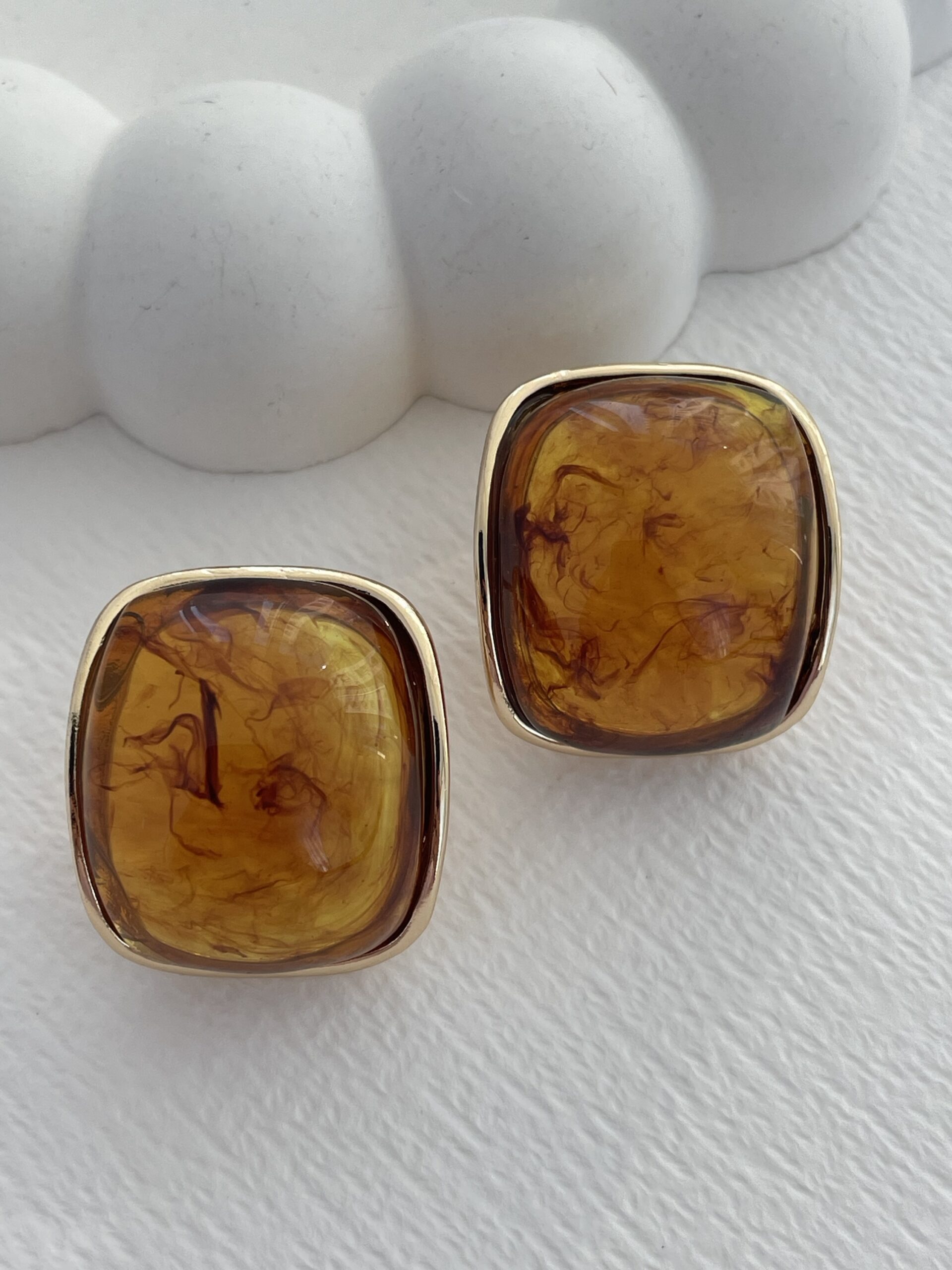 img_2251-3 Özel Seri Kare Bombeli Kahverengi Mineli Gold Küpe