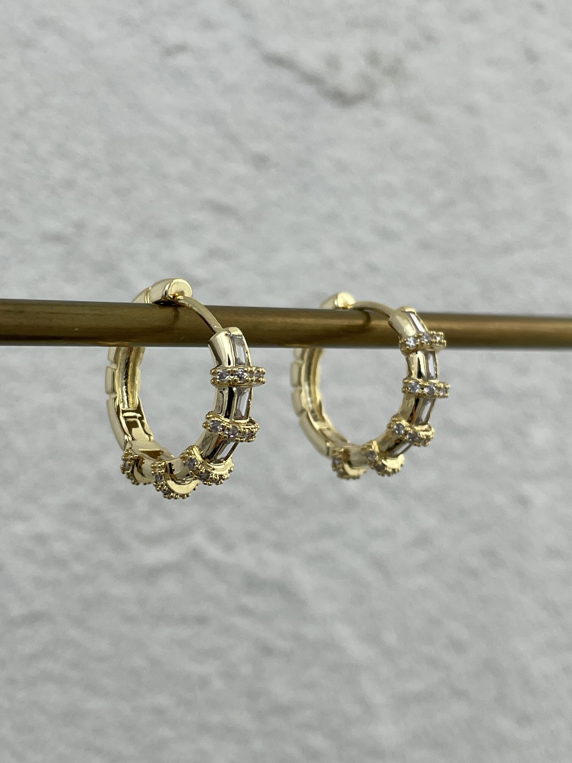 img_3203-2 Özel Seri Zirkon & Baget Taşlı Gold Halka Küpe