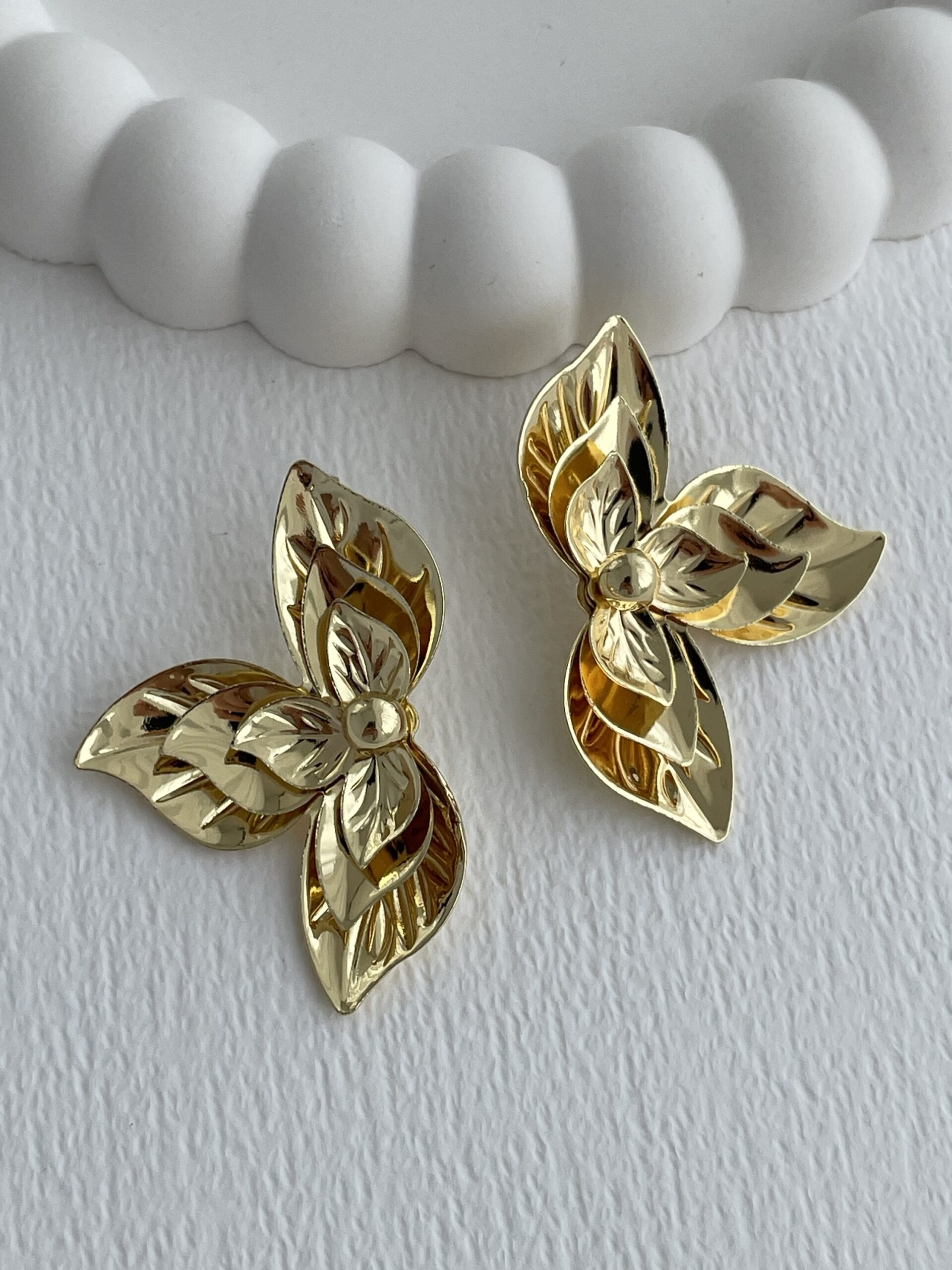 img_3326-2 Özel Seri Orta Boy İç içe Yaprak Tasarım Gold Küpe