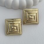 Özel Seri Çizgi Desen Kare Tasarım Gold Küpe
