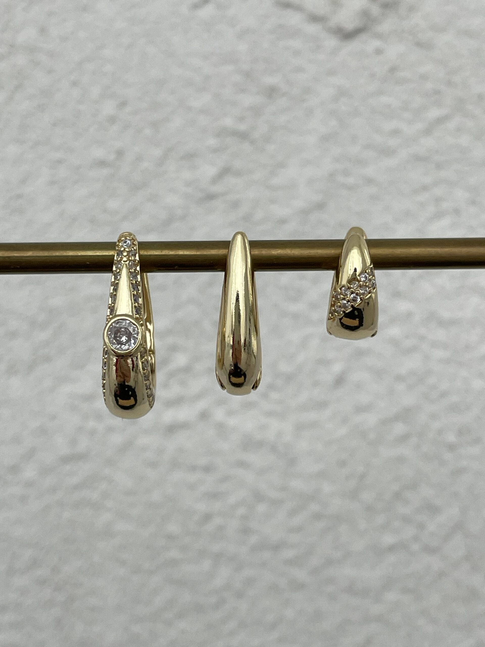 img_4538-2 Özel Seri Zirkon Taşlı Damla Üçlü Halka Gold Küpe Seti
