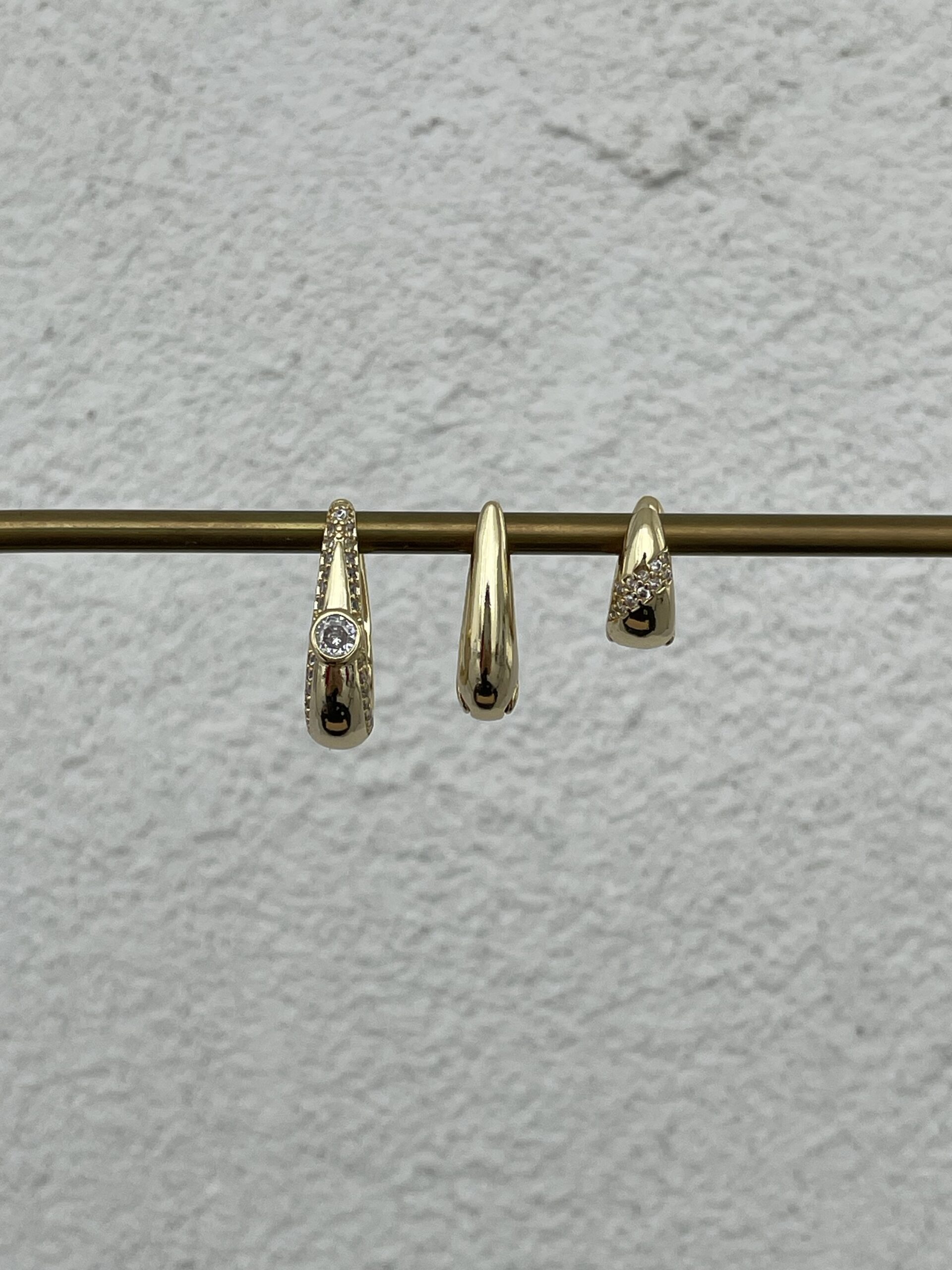 img_4544-2 Özel Seri Zirkon Taşlı Damla Üçlü Halka Gold Küpe Seti