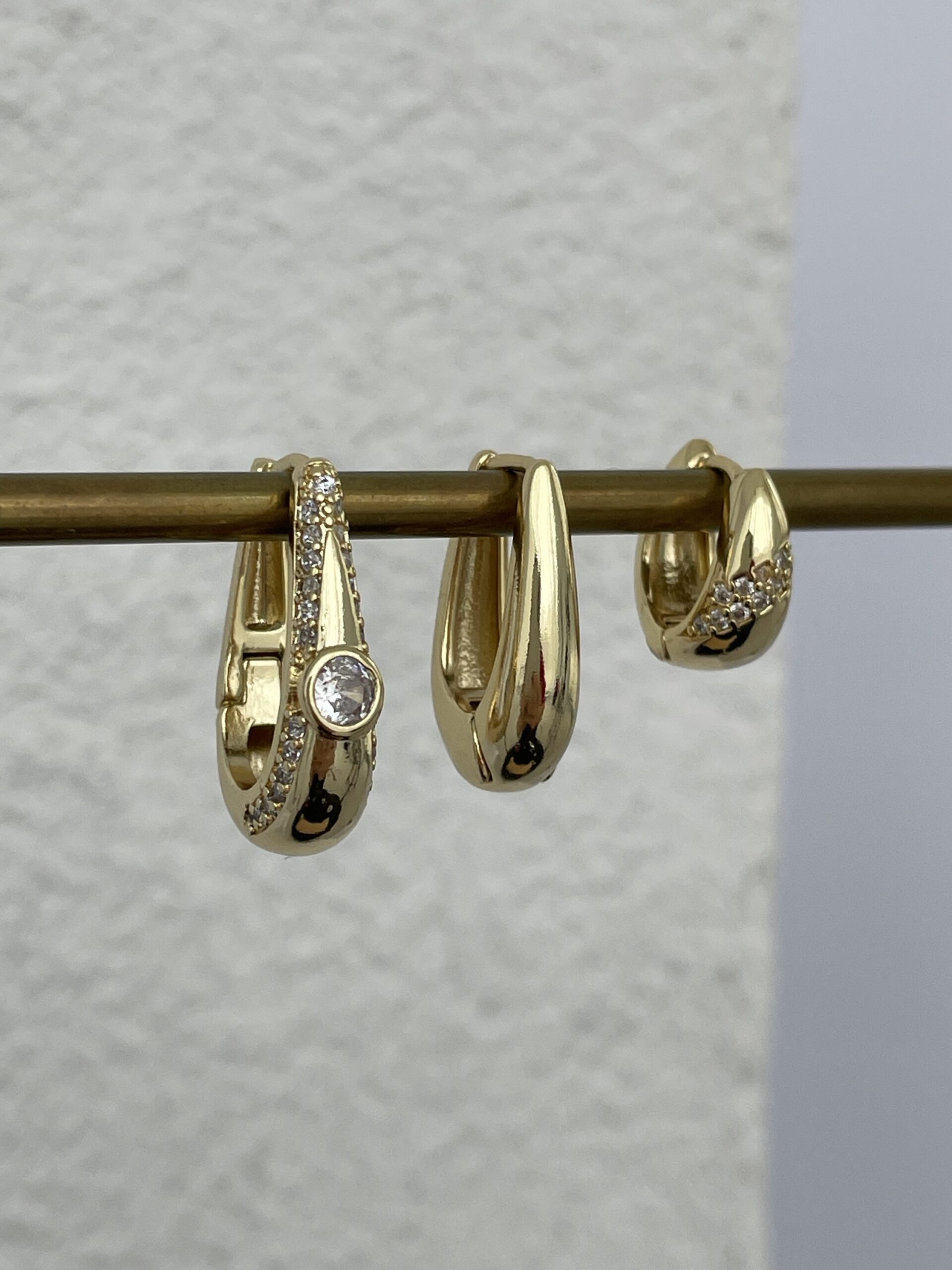 img_4547-2 Özel Seri Zirkon Taşlı Damla Üçlü Halka Gold Küpe Seti