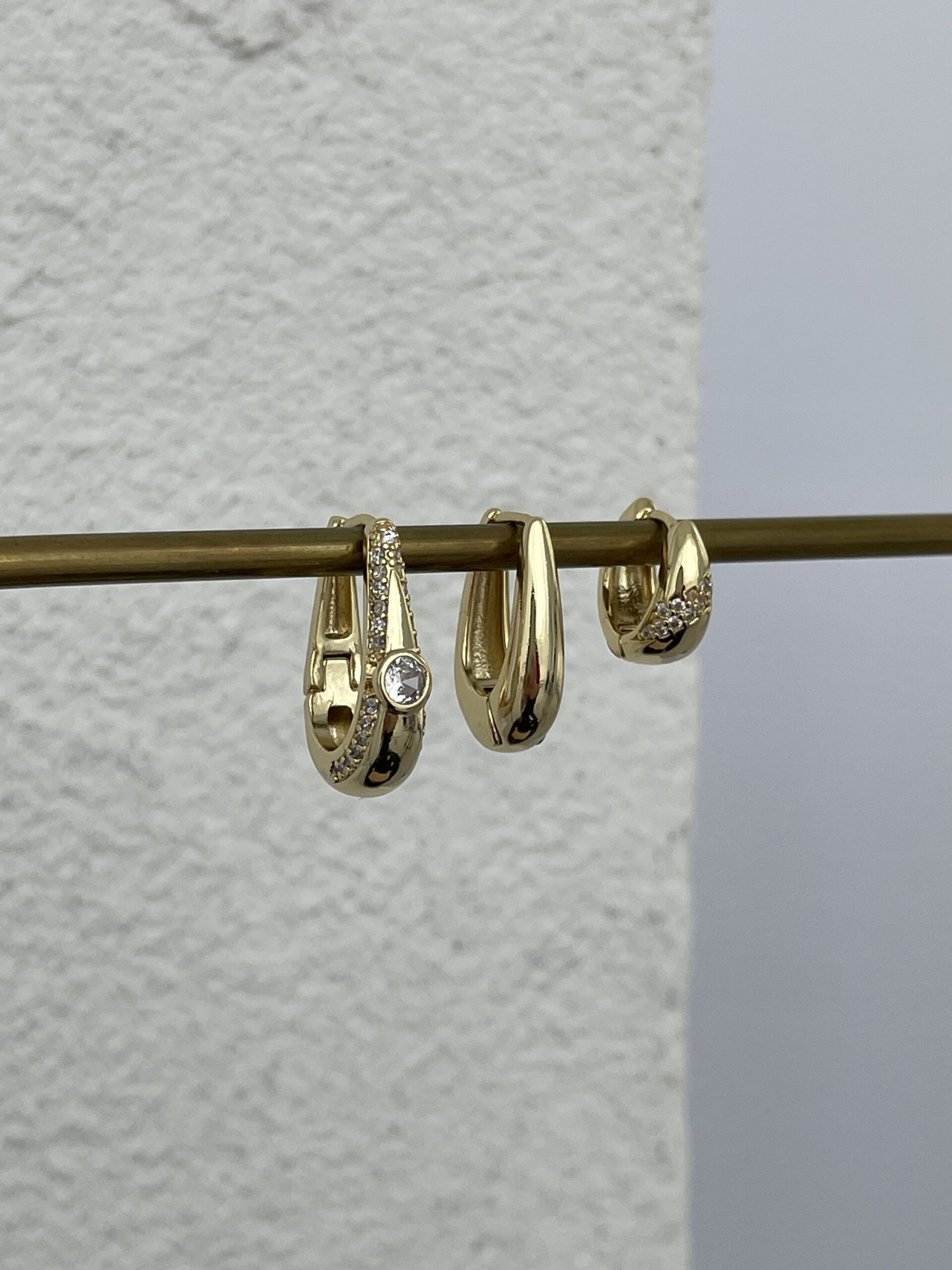img_4550-2 Özel Seri Zirkon Taşlı Damla Üçlü Halka Gold Küpe Seti