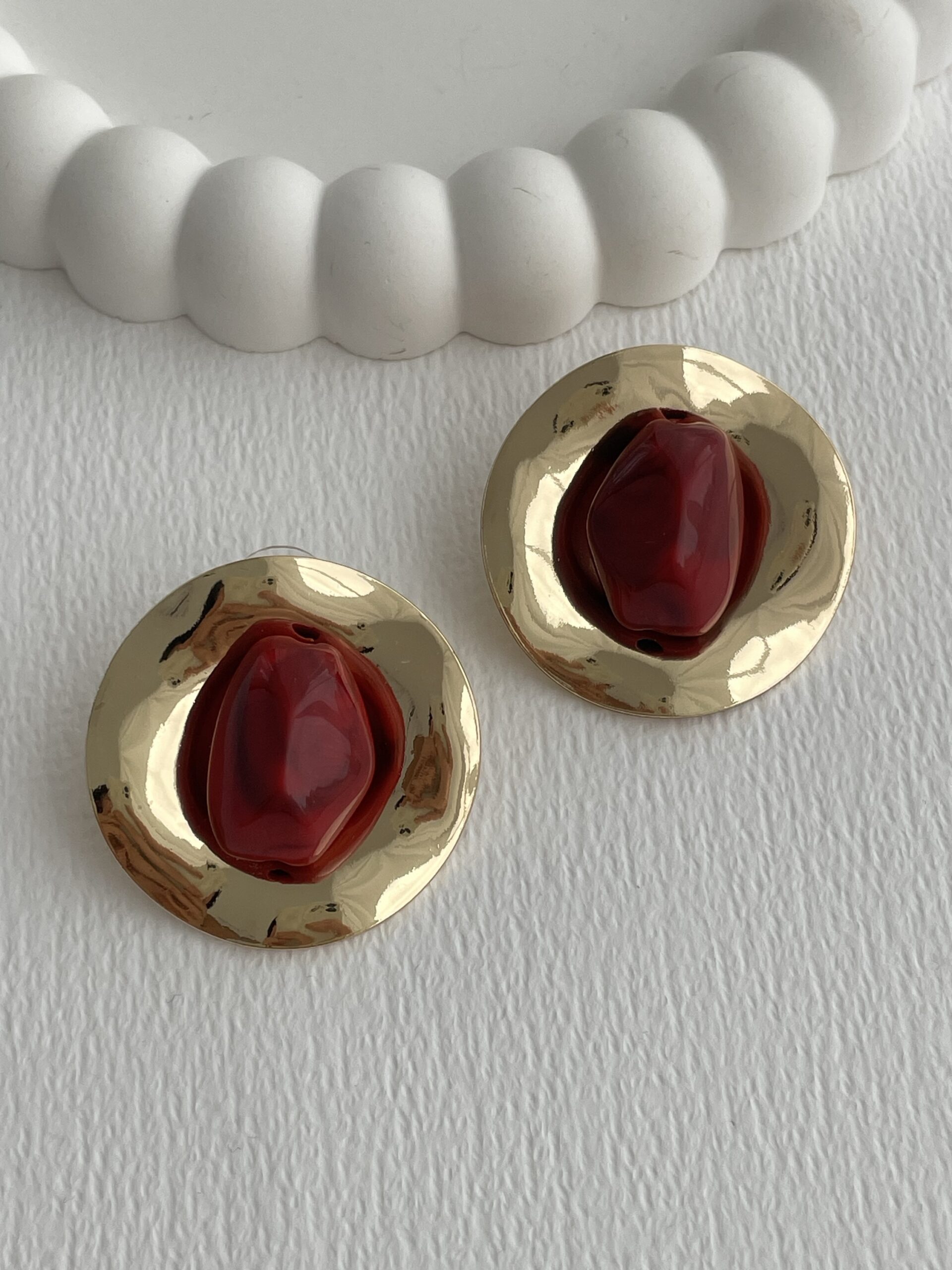 img_5015-6 Özel Seri Bordo Taş Yuvarlak Tasarım Gold Küpe