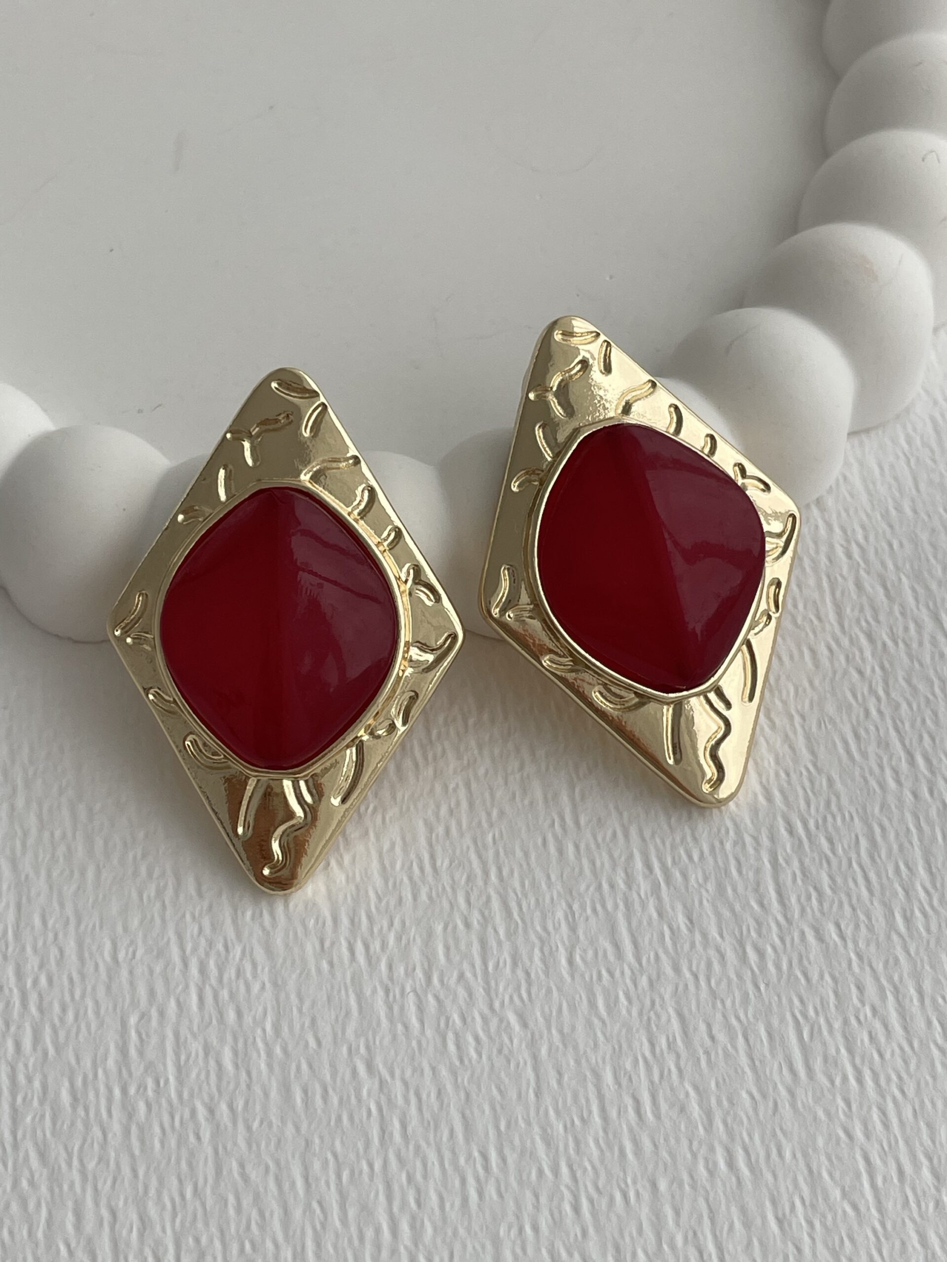 img_5021-5 Özel Seri Desenli Geometrik Tasarım Bordo Mineli Gold Küpe