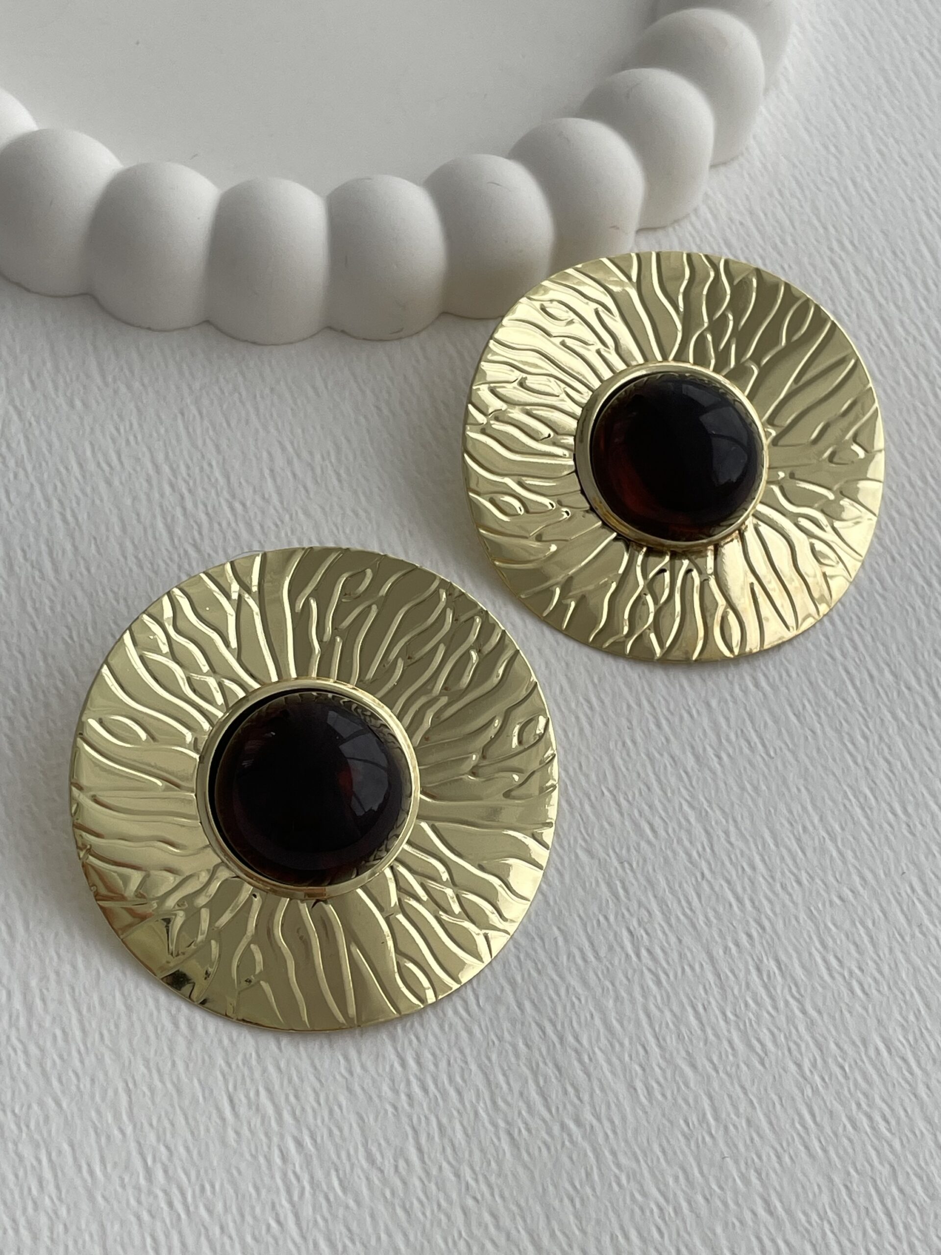 img_5034-5 Özel Seri Desenli Maksi Boy Kahverengi Mineli Gold Küpe