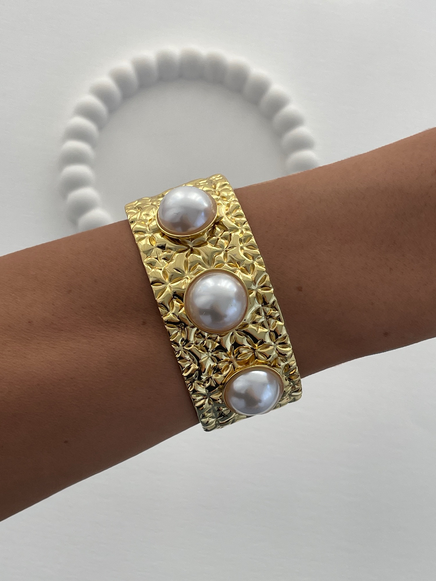 img_2832-3 Özel Seri Desenli Üç İncili Gold Ayarlanabilir Bileklik