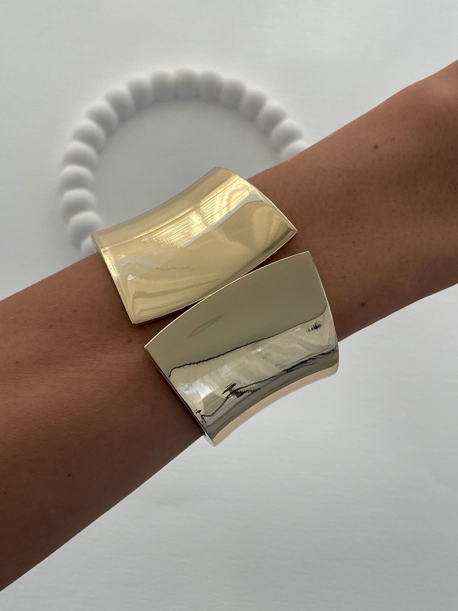 img_4384-4 Özel Seri Kıvrım Detay Kalın Gold Kelepçe Bileklik