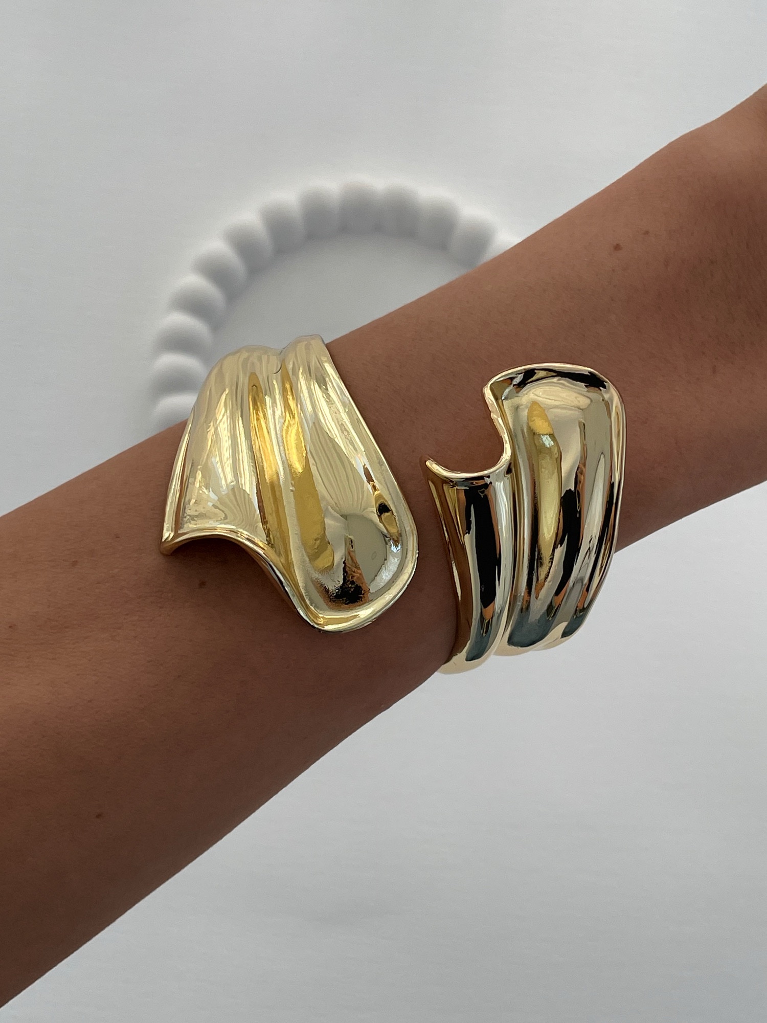 img_5167-2 Özel Seri Sarmal Tasarım Gold Kelepçe Bileklik