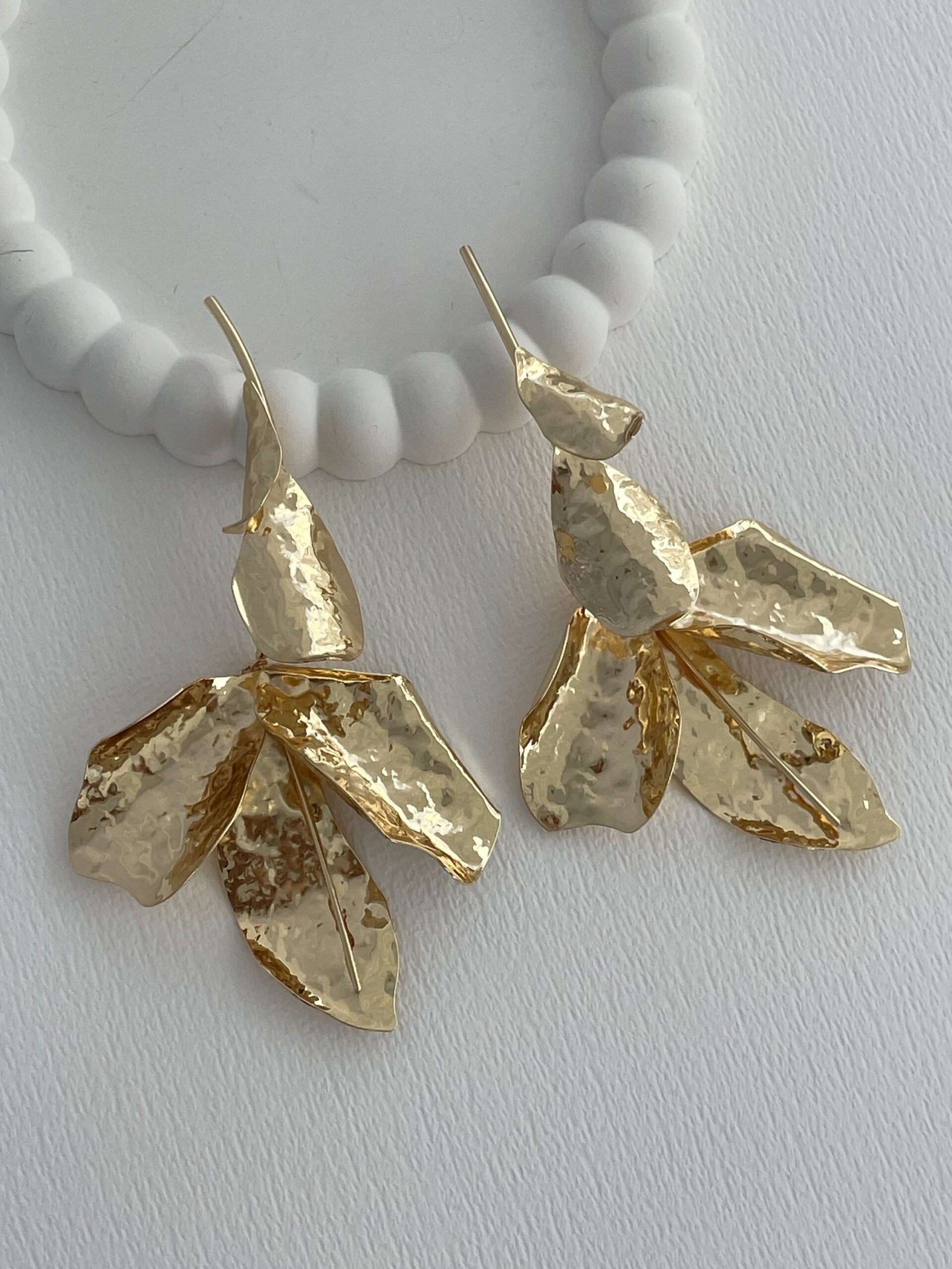 img_6696-2 Özel Seri Maksi Boy Desenli Yaprak Tasarım Gold Küpe