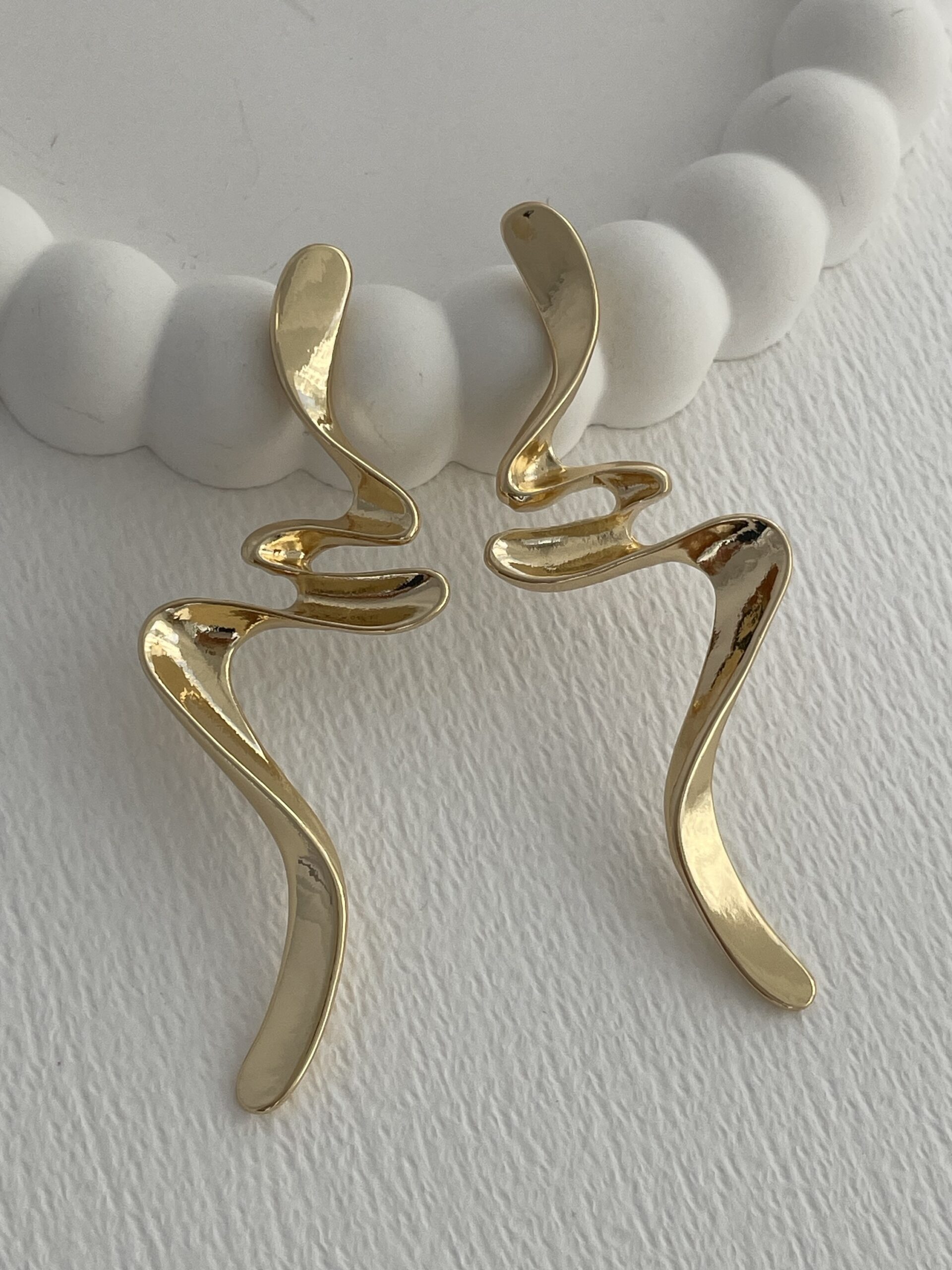 img_6789-3 Özel Seri Maksi Boy Soyut Çubuk Tasarım Gold Küpe