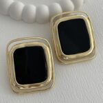 Özel Seri Siyah Mineli Kare Tasarım ZR Model Gold Küpe