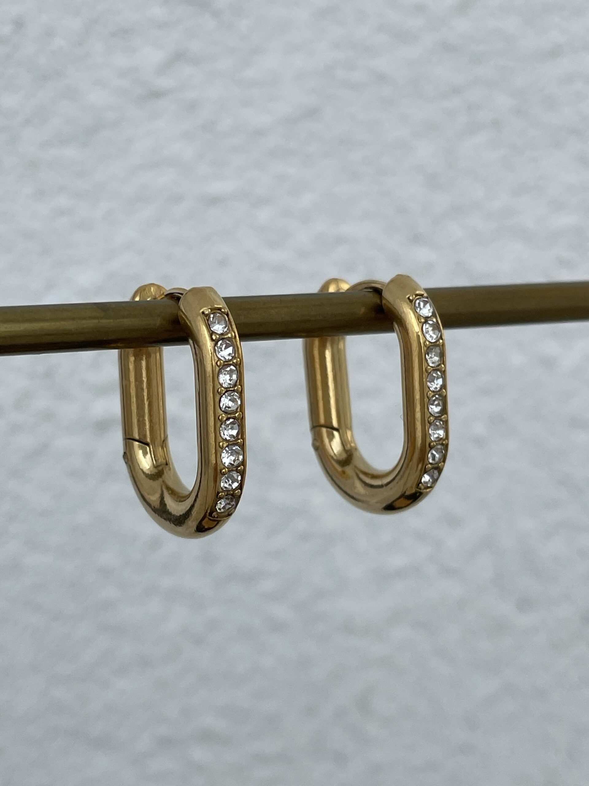 img_7134-2 Çelik Zirkon Taşlı Dikdörtgen Tasarım Gold Küpe