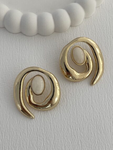 Özel Seri Krem Soyut Spiral Tasarım Gold Küpe