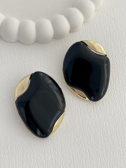 Özel Seri Siyah Kemik Oval Soyut Tasarım Gold Küpe