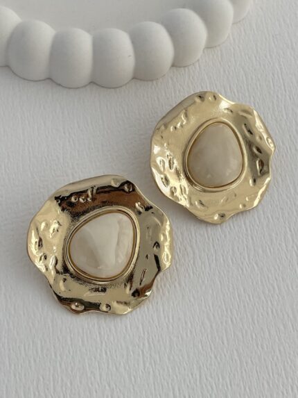 Özel Seri Krem Kemik Desenli Soyut Tasarım Gold Küpe