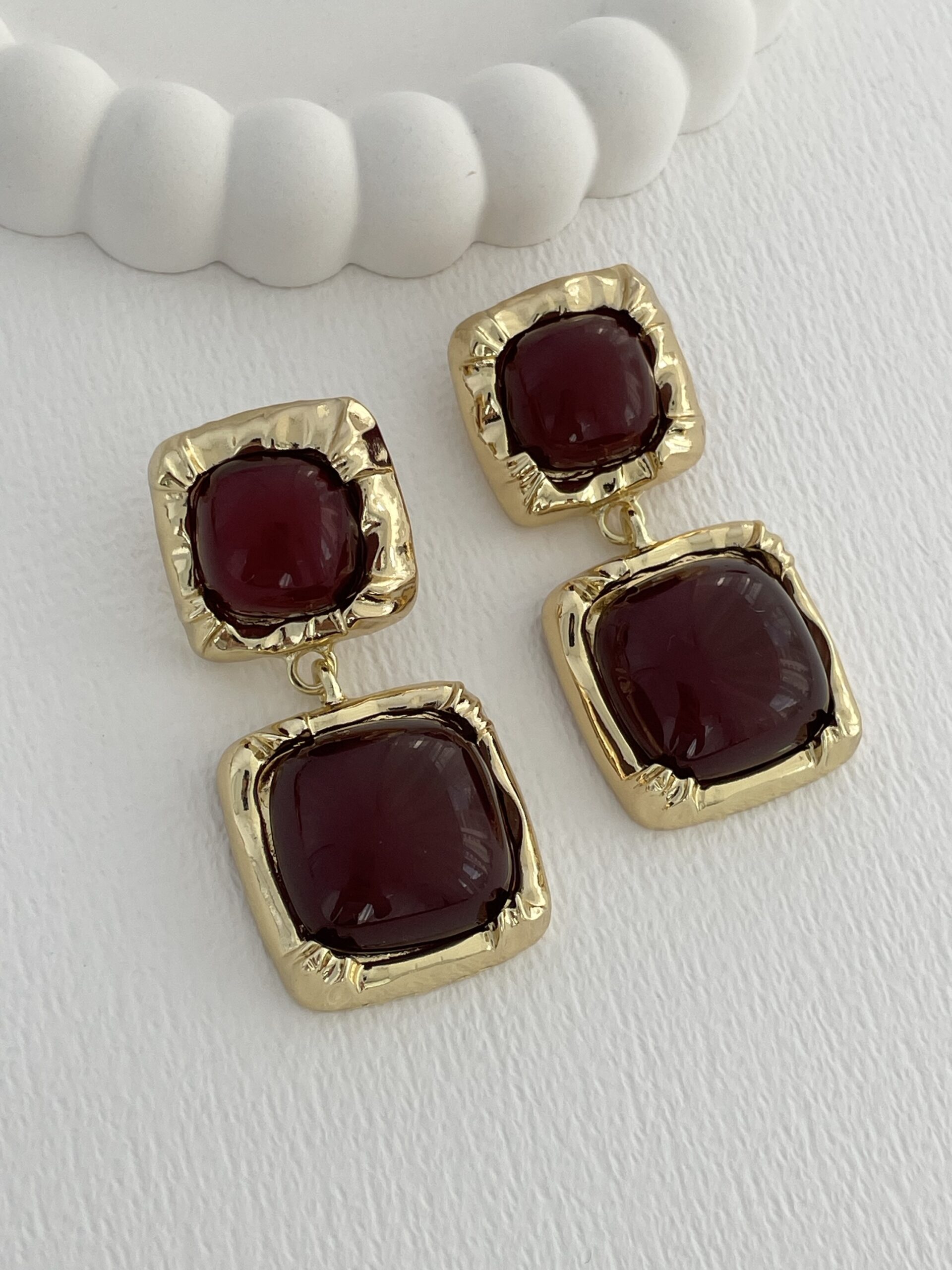 img_8015-3 Özel Seri Bordo Kemik İkili Kare Tasarım Gold Küpe