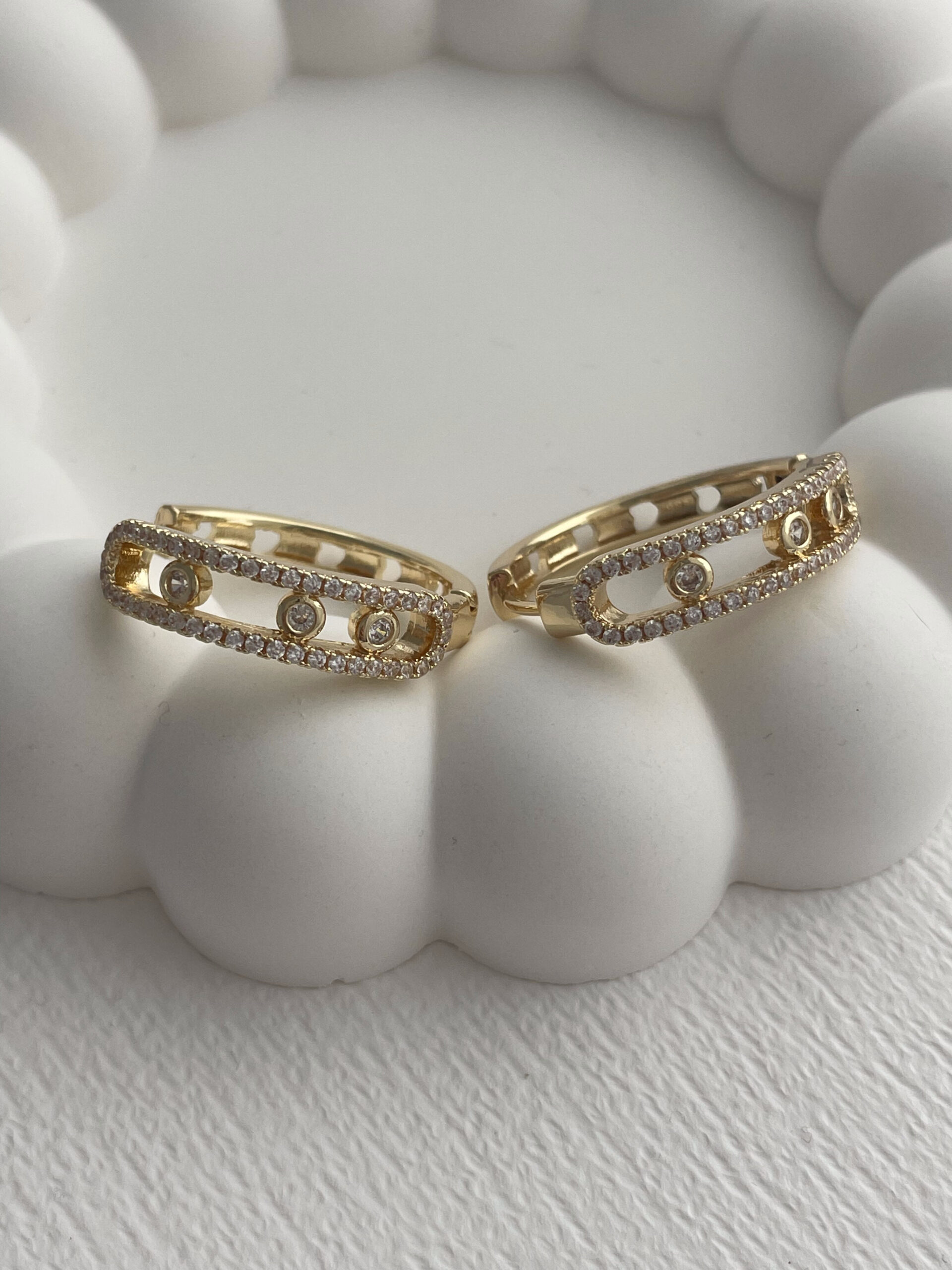 1768558926_0_696a114ece7b9.jpg Özel Seri Marka Model Zirkon Taşlı Gold Halka Küpe