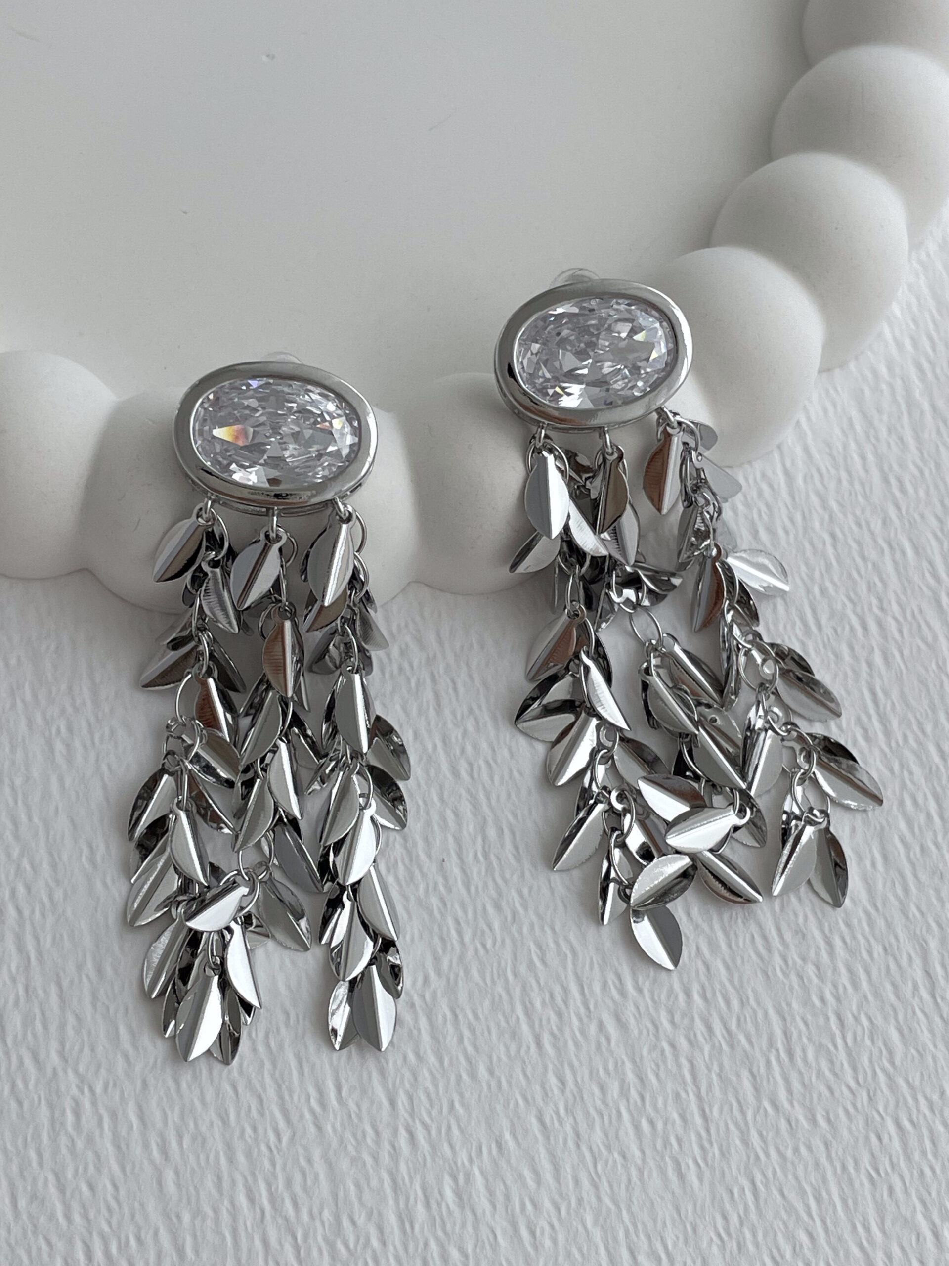 1773834254_0_69ba900e509d2-1.jpg Özel Seri Oval Baget Taşlı Saçak Tasarım Gümüş Küpe