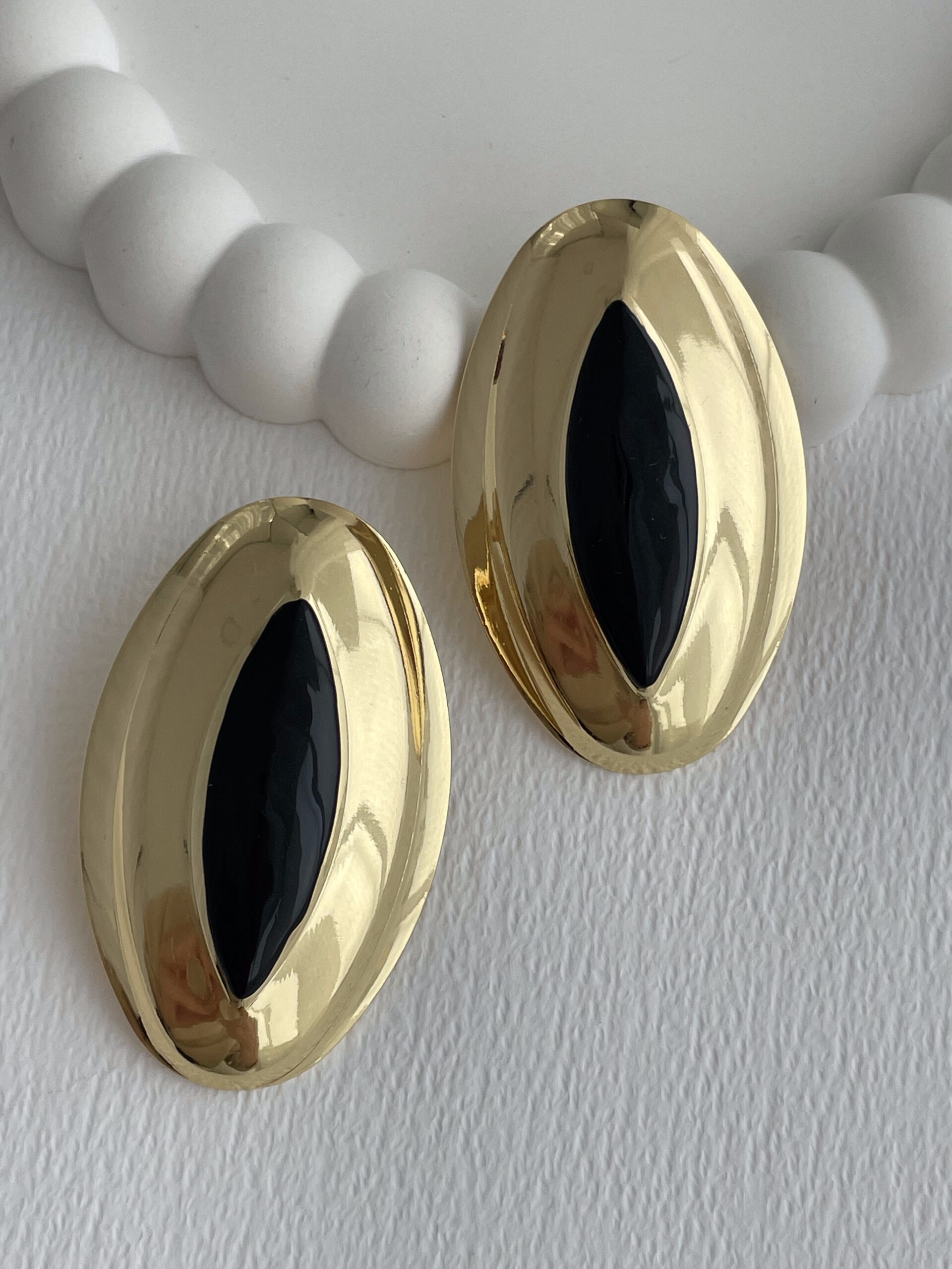 1773835762_0_69ba95f2c1ecb-1.jpg Özel Seri Siyah Mineli Oval Tasarım Gold Küpe