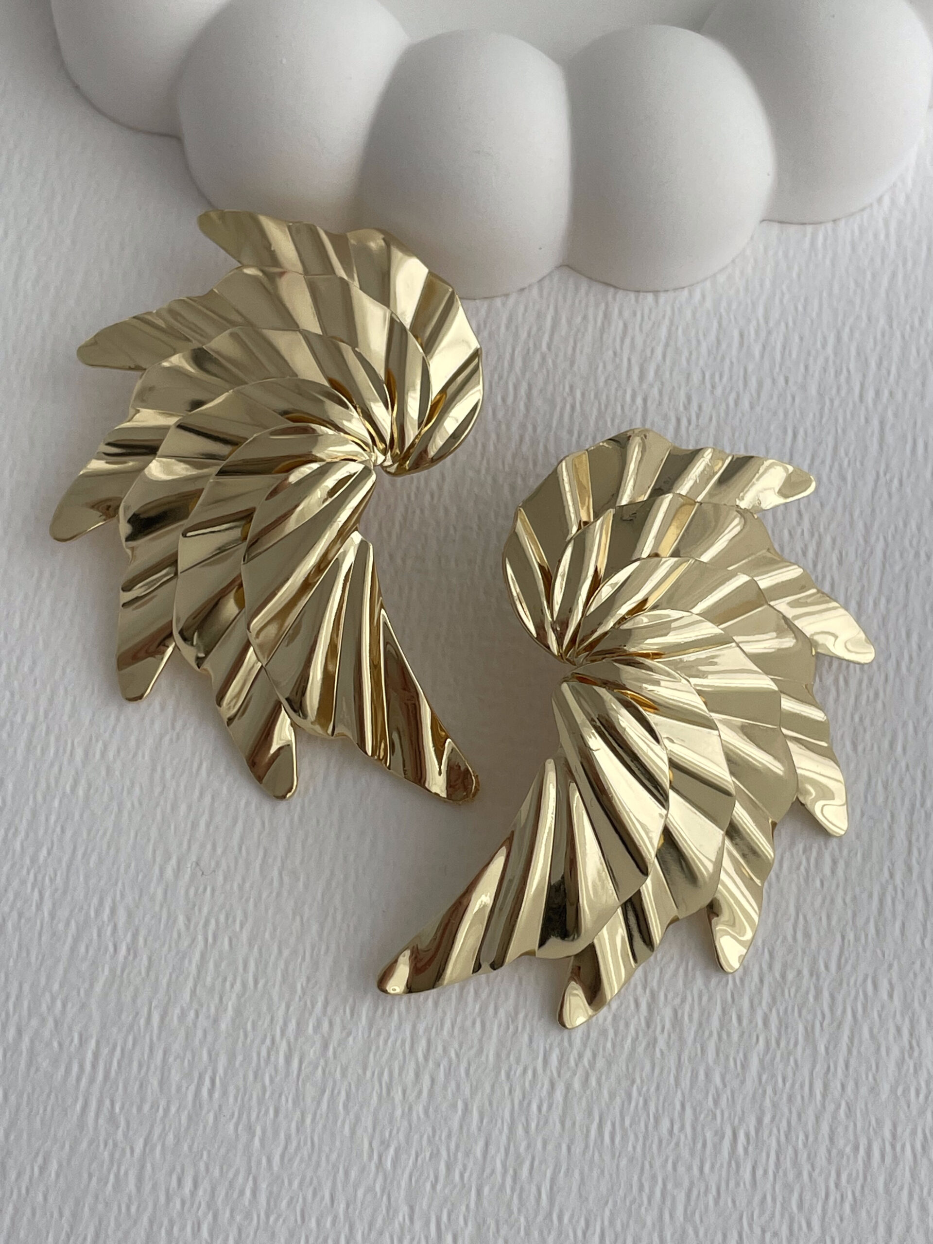 1774961483_0_69cbc34bb9447-1.jpg Özel Seri Yaprak Tasarım Maksi Boy Gold Küpe