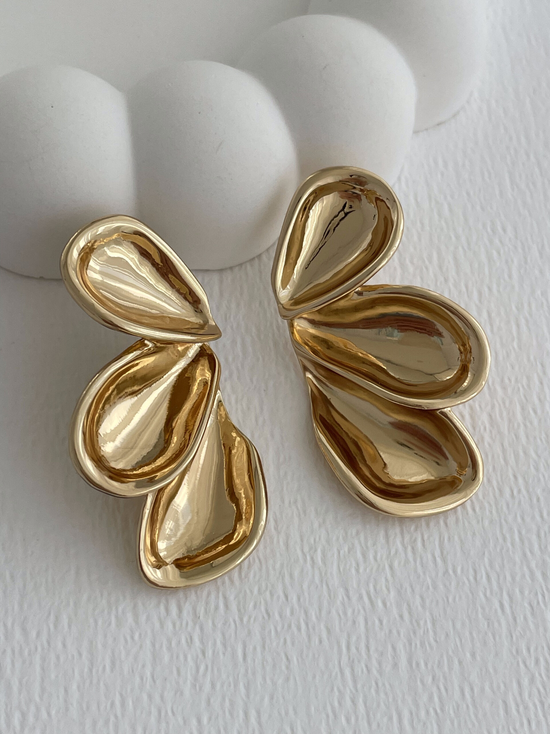 1778668812_0_6a04550c01848-1.jpg Özel Seri Yarım Çiçek Tasarım Gold Küpe - Görsel 1
