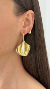 Özel Seri İnci Detaylı Yaprak Tasarım Gold Küpe - Görsel 2
